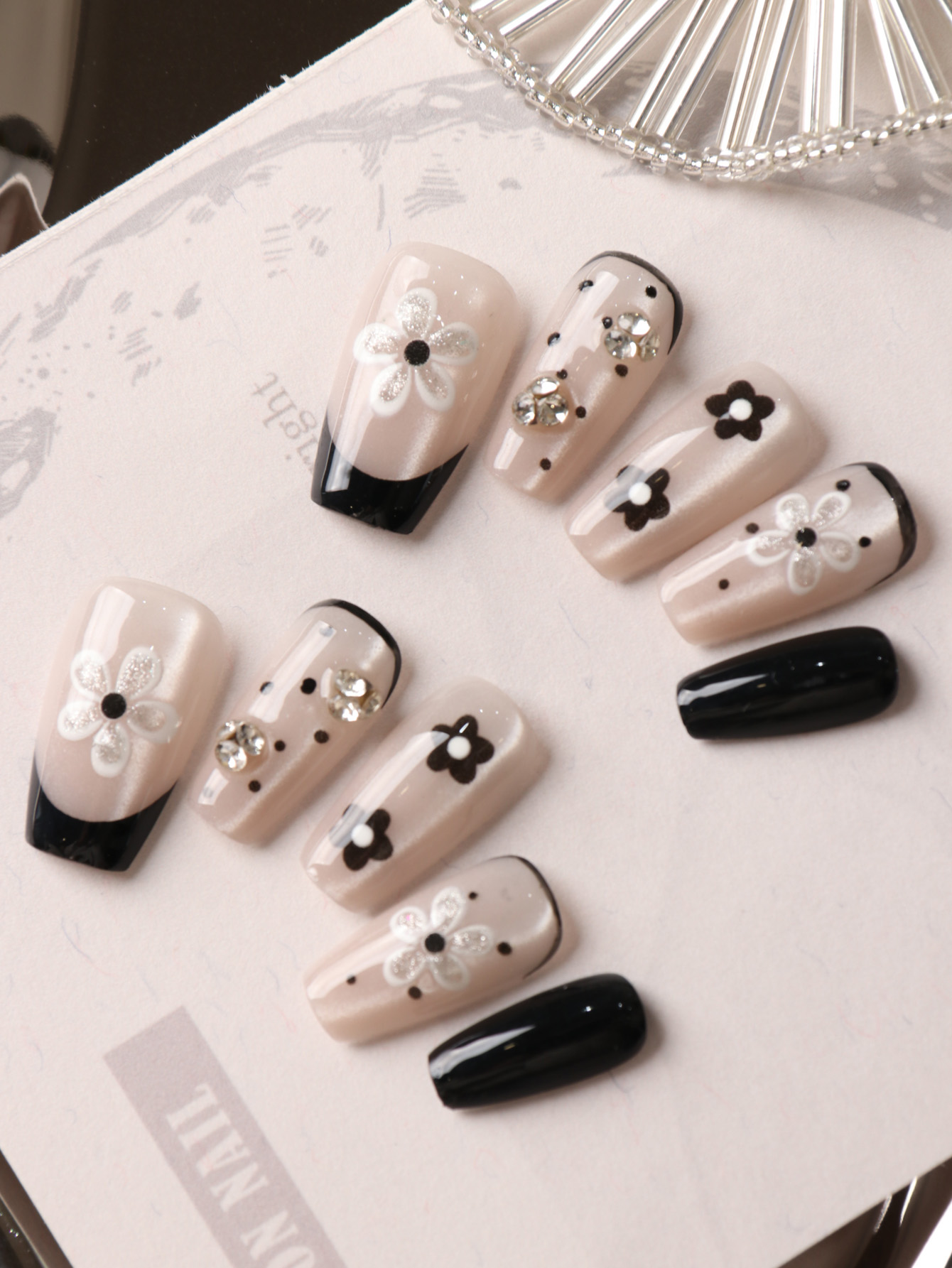 เล็บปลอมแบบกดติด 10 ชิ้น สไตล์ - Pressed Flower Art บทวิจารณ์และราคา