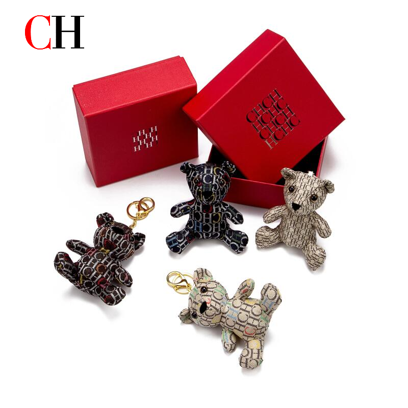 พวงกุญแจตุ๊กตาหมี CH Monogram  - Monogram Keychain Leather บทวิจารณ์และราคา